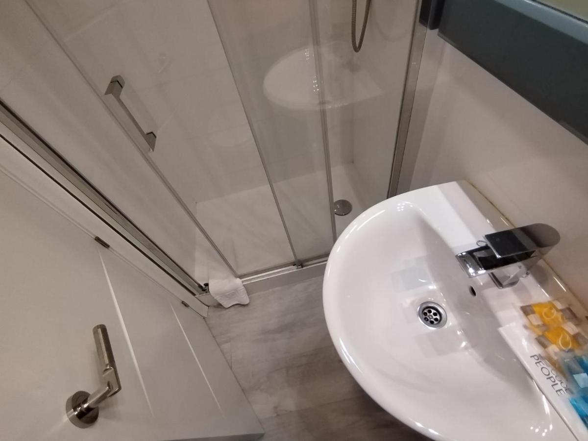 Apartamento Para 4 - Puerta Del Sol Madrid Luaran gambar